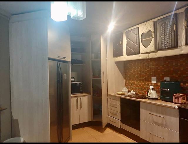 5 BEDROOM HOUSE FOR SALE IN VUWANI